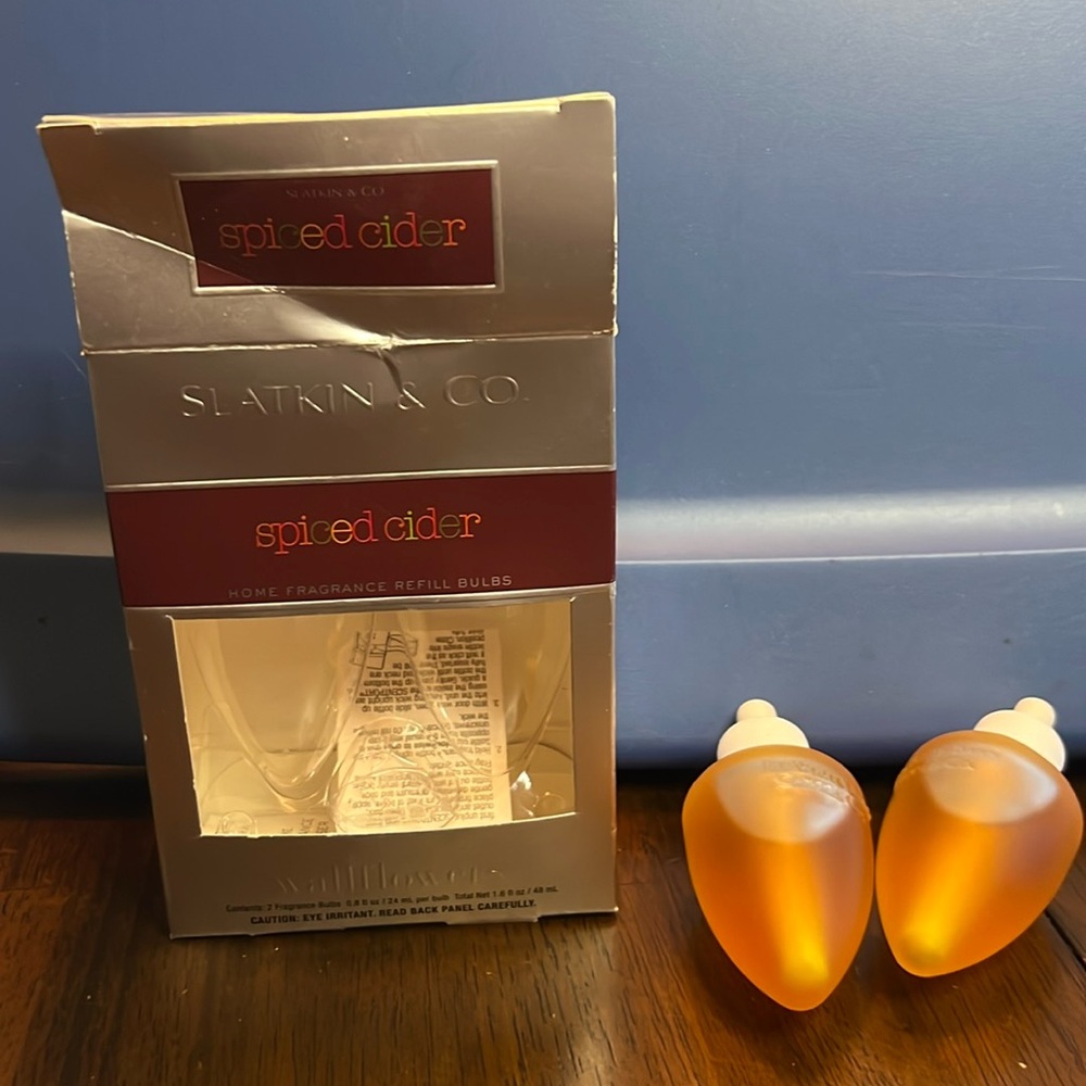 The‎ White Barn candle co- spiced cider wallflower refill bulbs